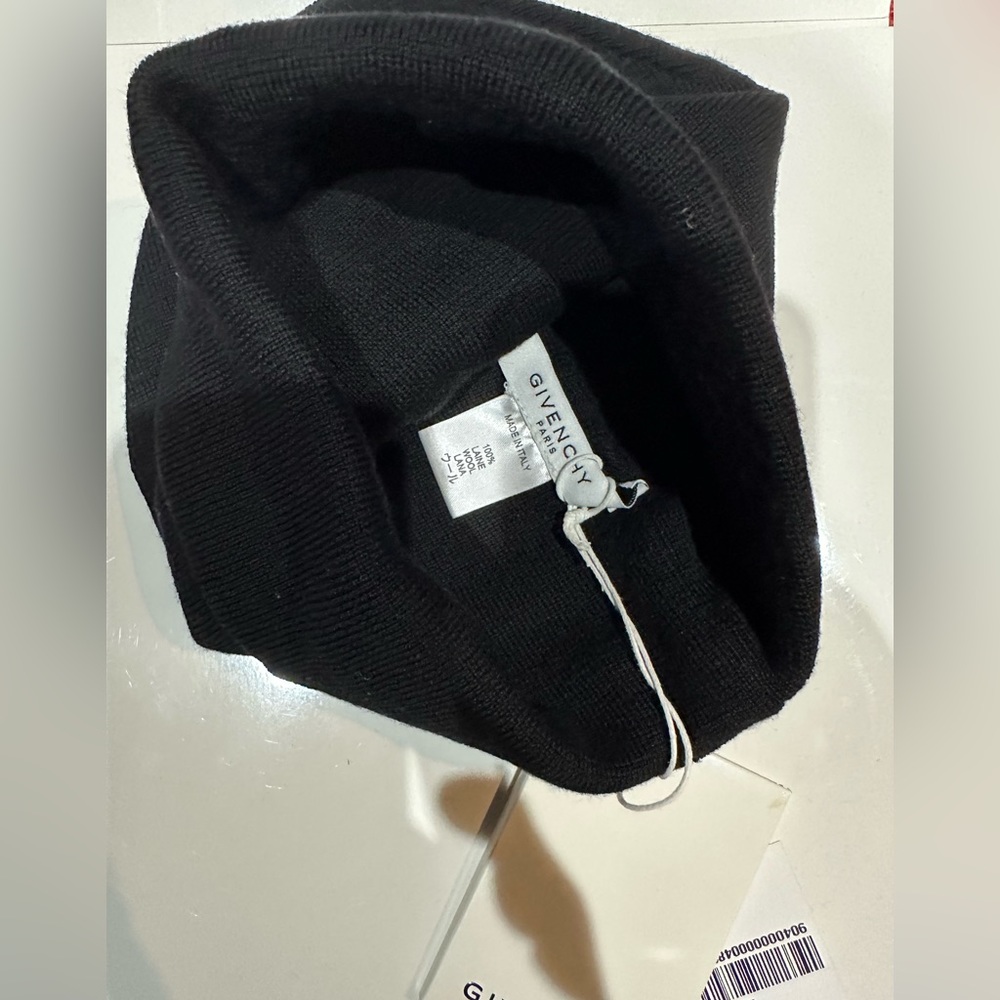 COPY - GIVENCHY UNISEX SCRIPT LOGO WOOL BEANIE BLACK RED - Picture 10 of 11
